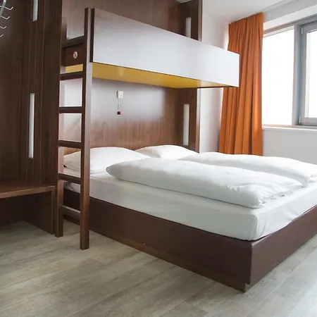 7 Days Premium Linz 2* Ansfelden
